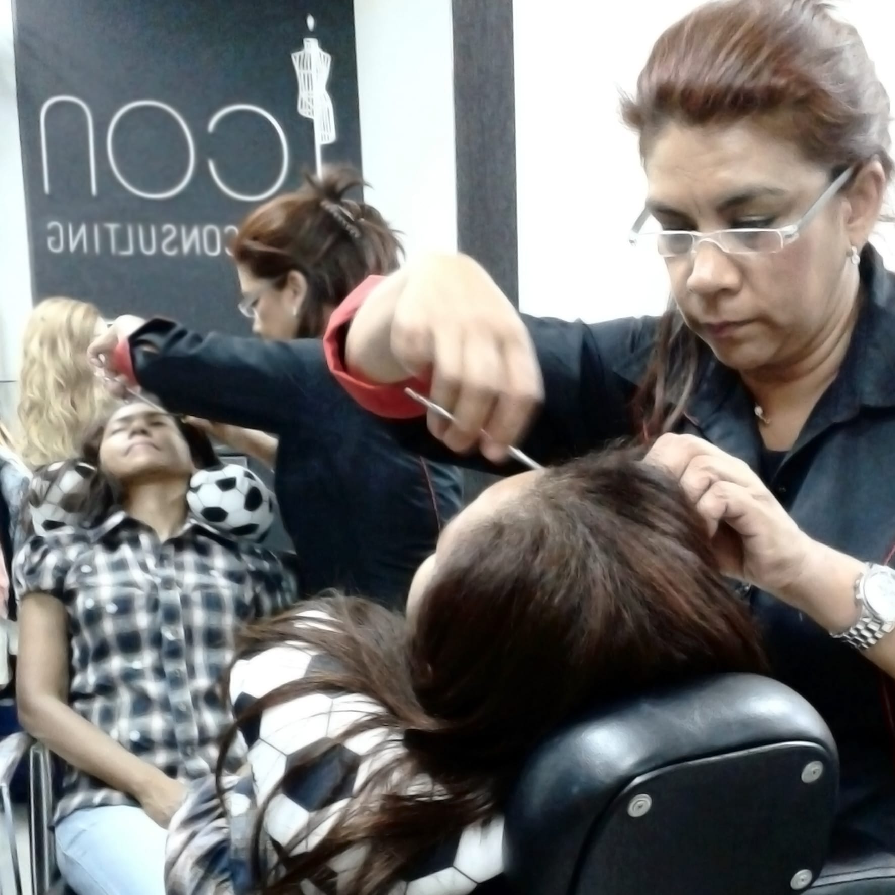 asesoría de imagen medellín, personal shopping medellín, análisis de armario, visagismo, taller de automaquillaje, cambio de look, belleza, estilo, moda, corte de cabello, morfología, colorimetría, tips, imagen, icon image consulting